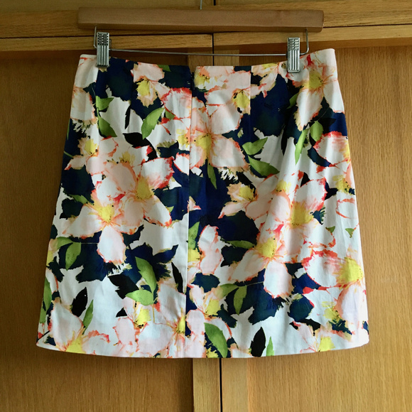 J Crew Adorable Floral Print Mini Skirt - Picture 2 of 4